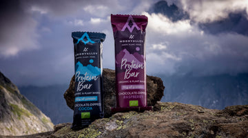 Moonvalley och Billerud lanserar revolutionerande förpackningar för chokladdoppade proteinbars hos Reitan Convenience i Sverige