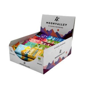Moonvalley energibars i en displaybox för butik eller hemma.