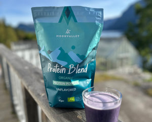 Moonvalley Organic Protein Blend 750g, ekologiskt och veganskt proteinpulver. Passar lika bra utomhus som hemma.