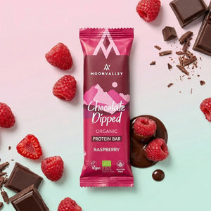 Moonvalley vegansk proteinbar med chokladöverdrag och hallon, 12-pack.