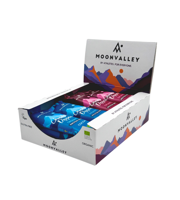 Displaylåda med 12-pack Moonvalley proteinbars i mixade smaker.